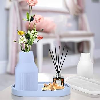 Vase décoratif moderne avec plantes artificielles élégantes